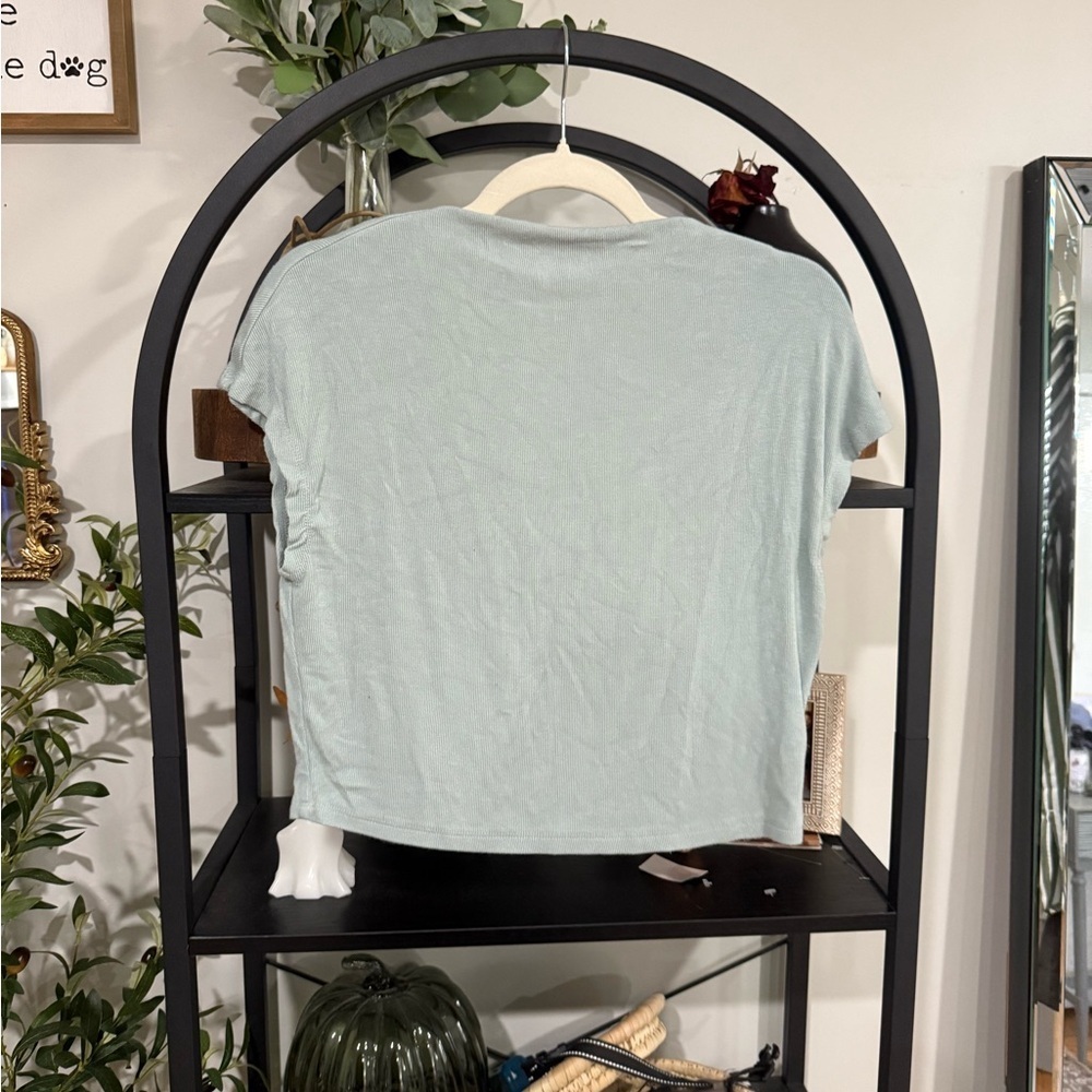 Sadie & Sage Light Green Short Sleeve  cropped Top size medium